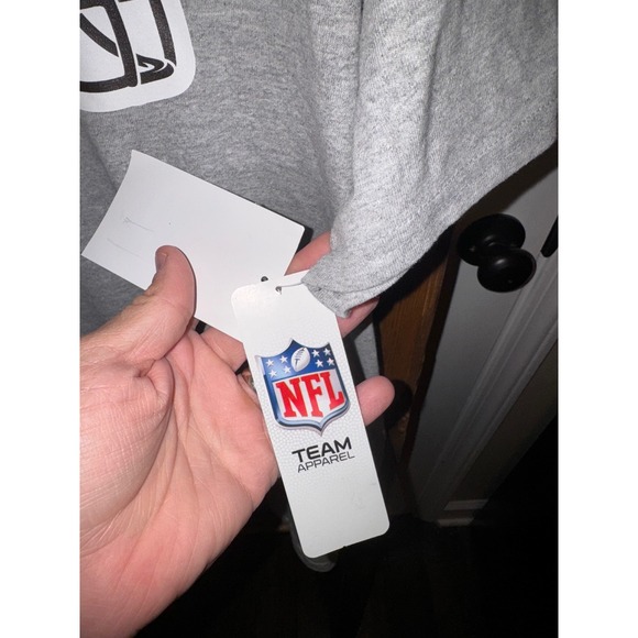 NFL Cleveland Browns Helmet Graphic T Shirt Men's Large Gray Team Apparel NWT - Picture 2 of 4